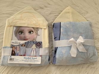 Disney’s Frozen-Hooded Elsa Towel