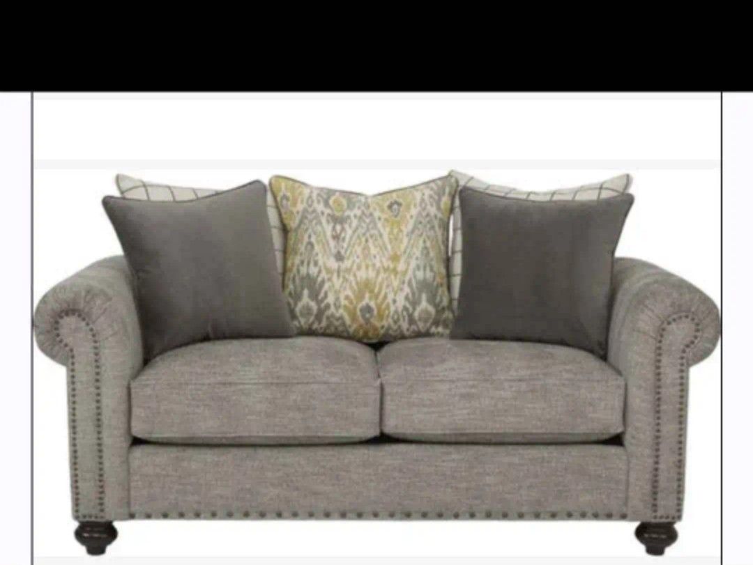 🔥 Luxury Greenwood Loveseat – Brand New!