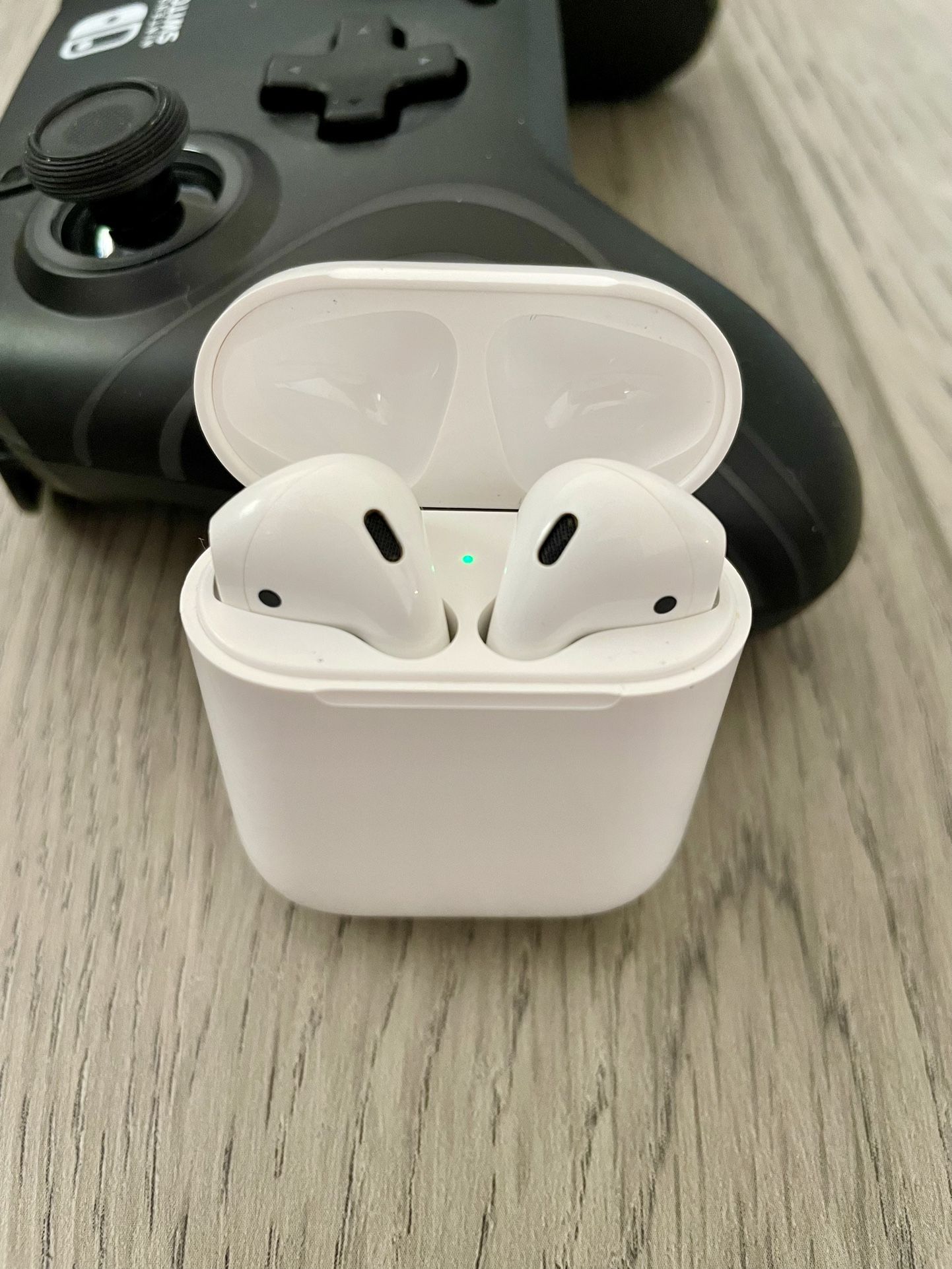 Apple AirPods 2