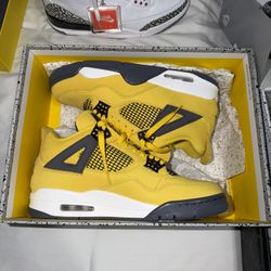 Jordan 4 Lightning