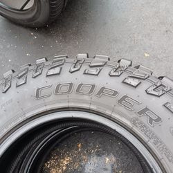 2 llantas Lt 215 85 R16 Cooper Discoverer STT PRO