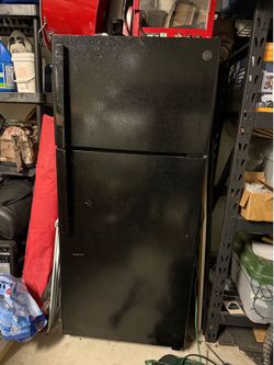 $350 like new full size GE Black Garage fridge/ freezer