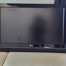32 Inch LG TV  W/remote.