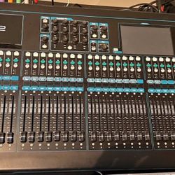 ALLEN AND HEATH QU32 