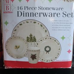 Christmas Time Dinnerware
