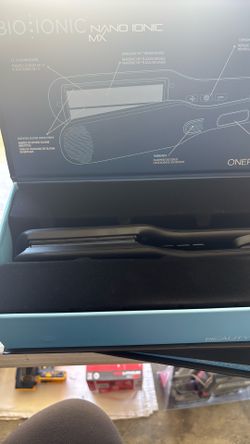 Bio Ionic Onepass Flat Iron, Hydrated and Frizz-Free Hair Styling, 1 Hour Auto Shut-Off, 1.5 Inch