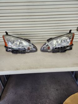 2013 , 2014 , 2015 Nissan Sentra Headlights 