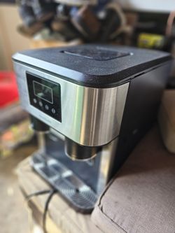 Frigidaire Ice Maker And Water Dispenser, Plug In And Pour Water And Ready For Ice,