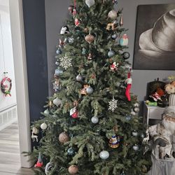 7.5 Ft Prelit Tree