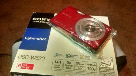New Sony 14.1 Mega Pixel Digital Camera