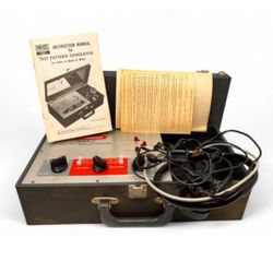 VINTAGE GC ELECTRONICS COLOR TV TEST PATTERN GENERATOR MODEL 36-610 WITH CASE AND MANUAL