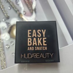 Huda Beauty Easy Bake and Snatch Powder