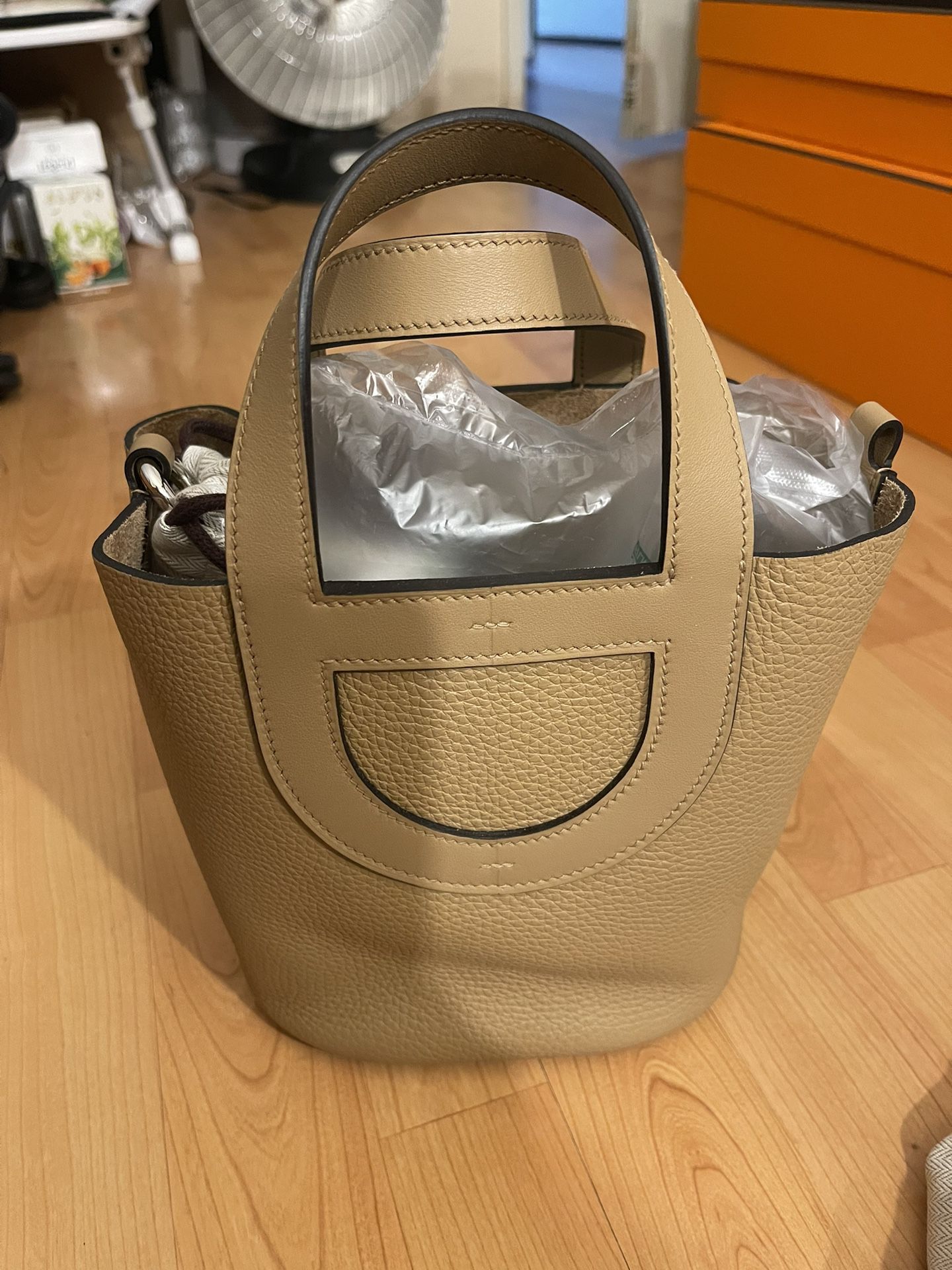 HERMES IN THE LOOP 18 PM Chai Taurillon Clemente Handbag for Sale in San  Jose, CA - OfferUp