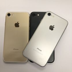 Apple iPhone 7 32gb unlocked , sold with store warranty and receipt ~ Each