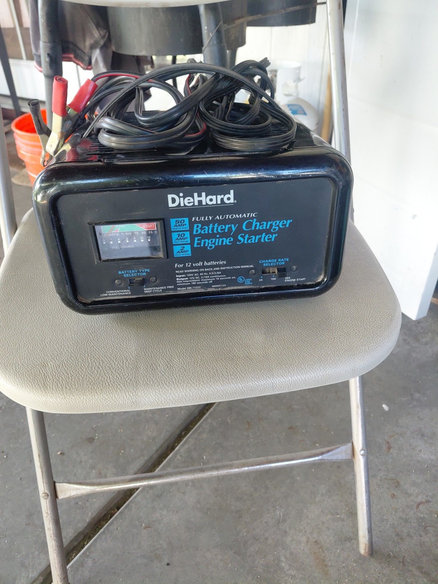 DIE HARD BATTERY CHARGER AND ENGINE ESTARTE