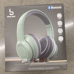 NWT Bluetooth Wireless Headphones 