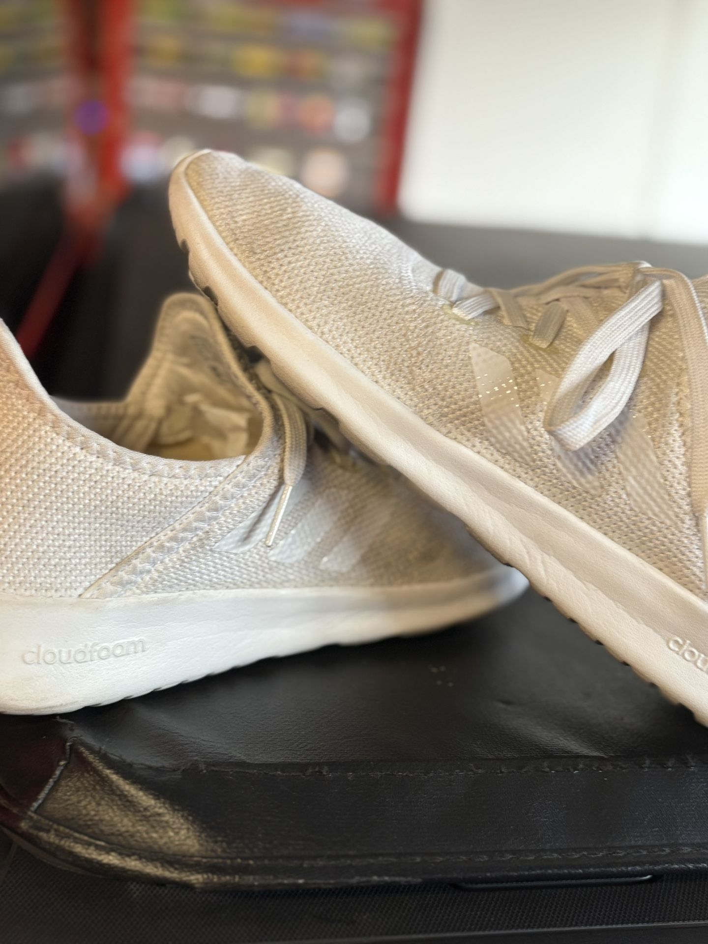 Adidas 8,5 Nikes 7,5