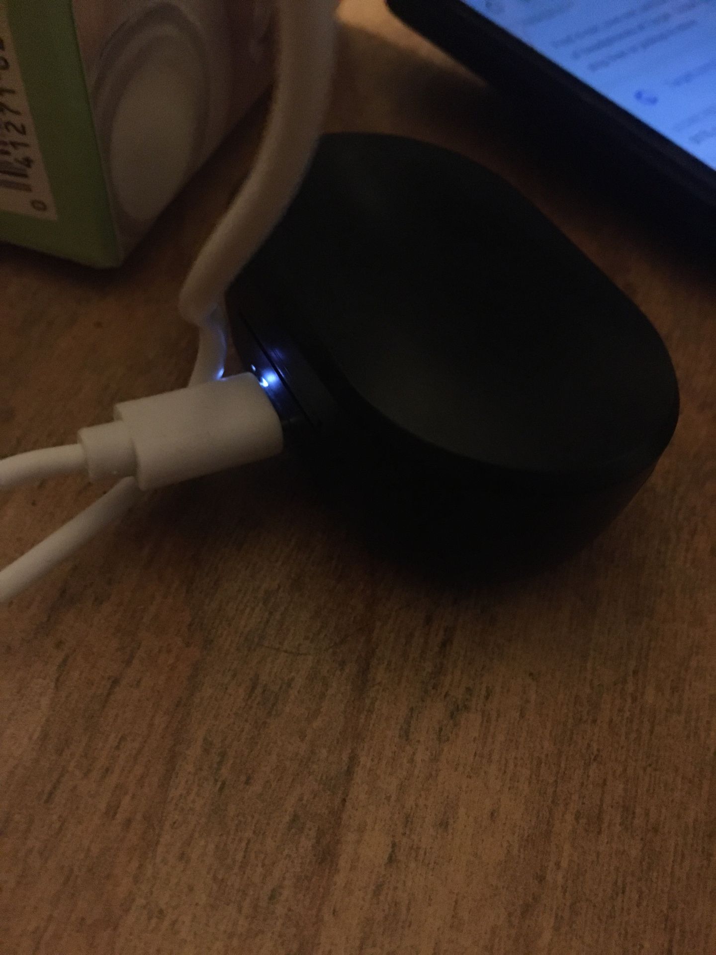 Wireless earbuds and charger case