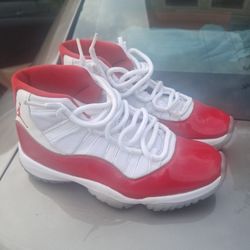 Jordan 11s Cherry Red/white 7.5