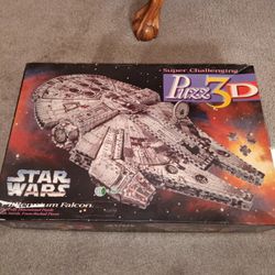 3D Millennium Falcon Puzzle.