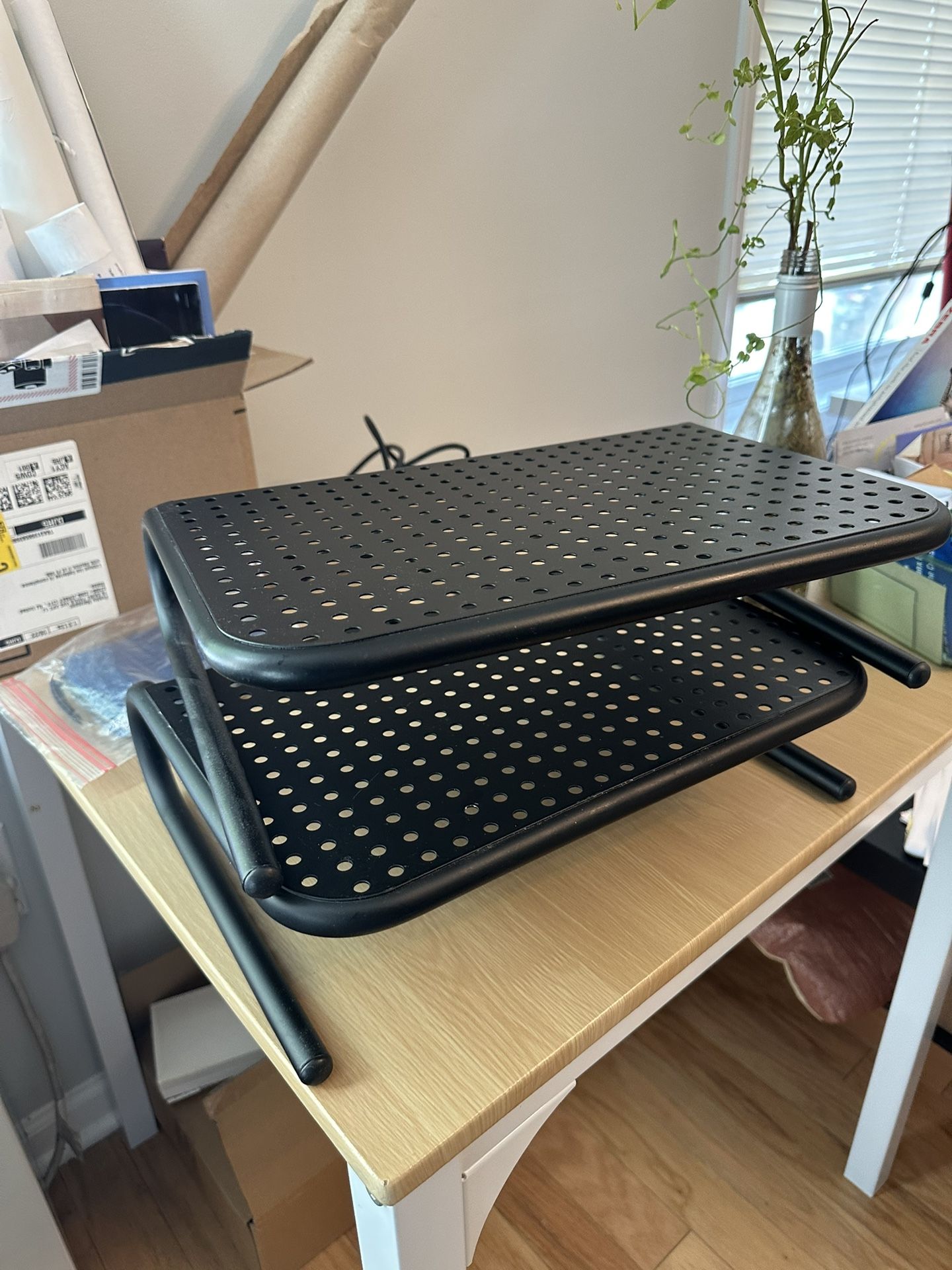 2 x Insignia™ - Computer Monitor Riser