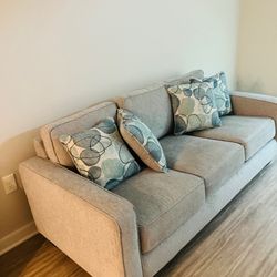 ROOMS TO GO couch