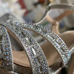 Ladies formal/prom/wedding silver glitter heels size 8W