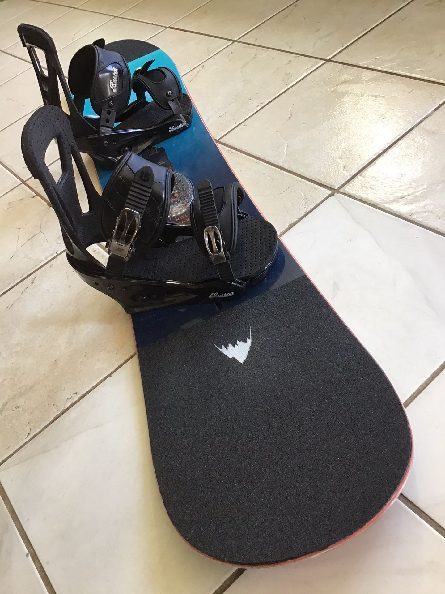 Burton 135 Flying V Snowboard with Med. Bindings