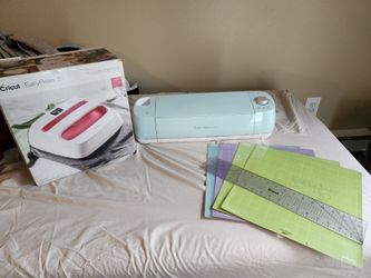 Cricut air 2, heatpress, mats, tools & alot of vinyl