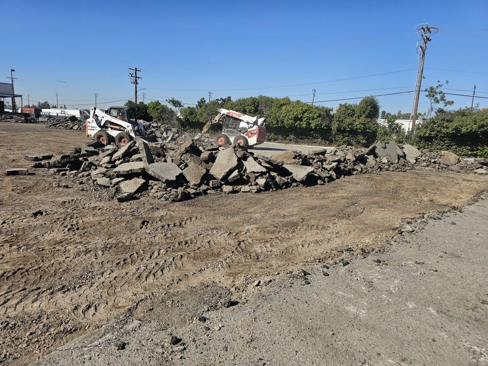 Bobcat Demo.grading.dirt Works