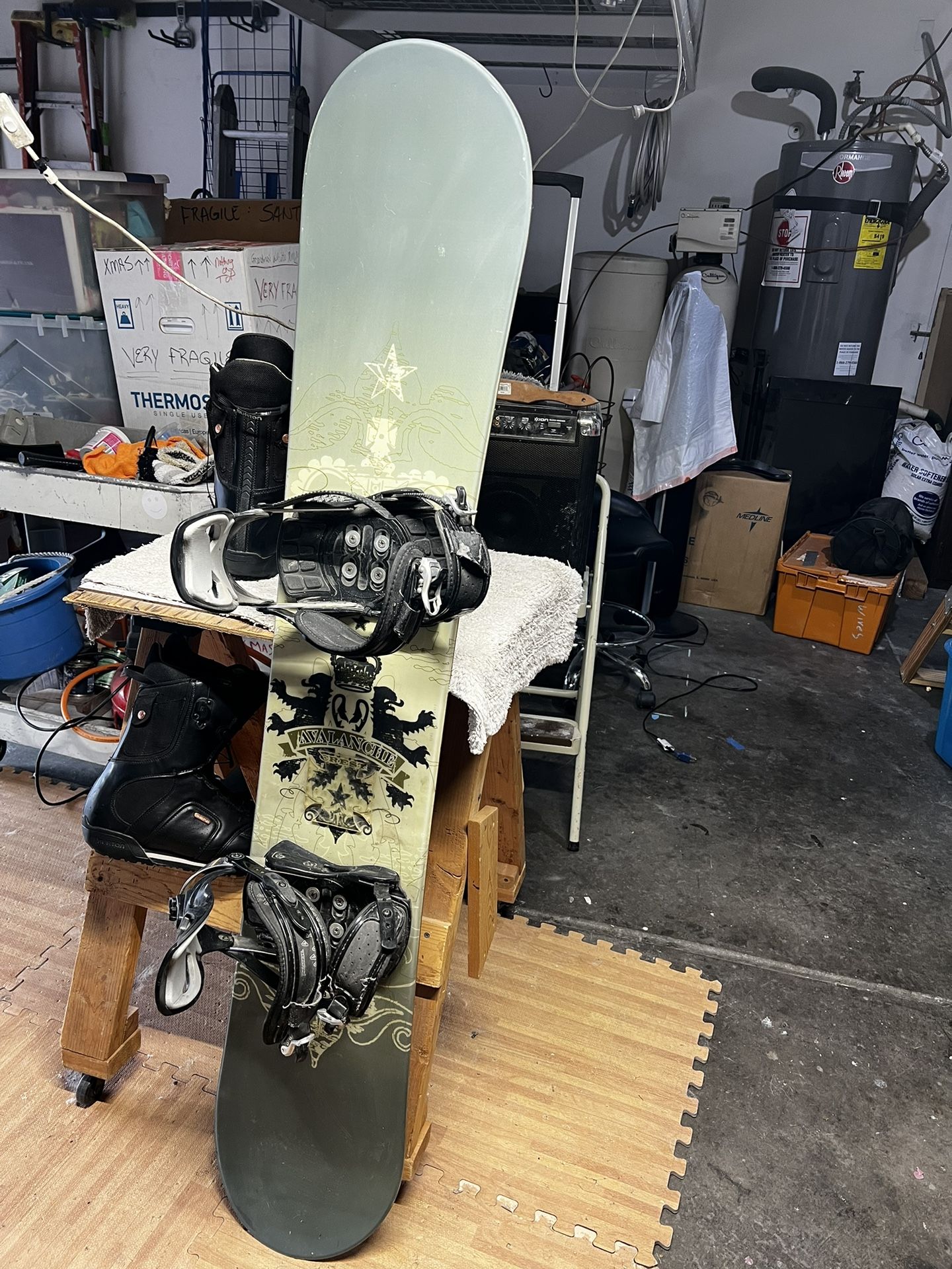 burton avalanche snowboard 163cm Crest Blem Build a Package with Boots and Bindings capable in deep powder stashes and even enjoys taking park laps Throwback to an old Avalanche