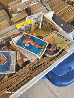 Baseball  cards  old collection  tops 70 80 90 to much