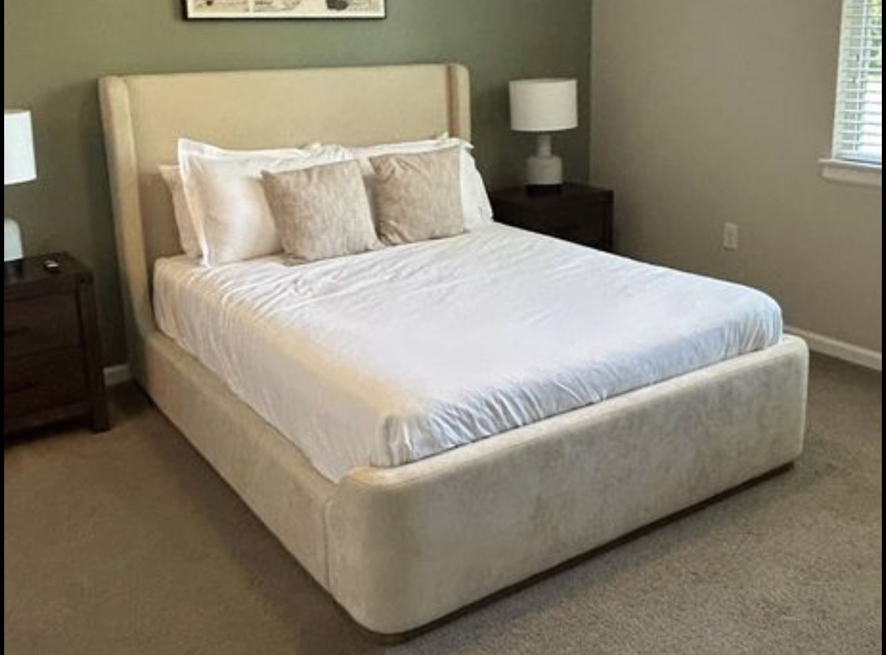Beautiful Queen Size Platform Bed & Mattress!