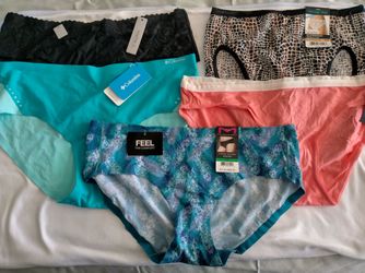 Women's Underwear Set Of 5 NWT'S -Large/7