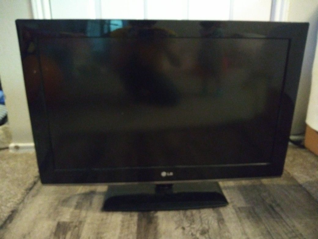 32 inch LG TV