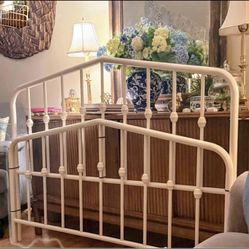 ✨ High-Quality White Metal Full Bed Frame - Arched Spindle Design ✨
