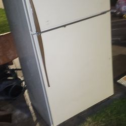  GE Refrigerator Older