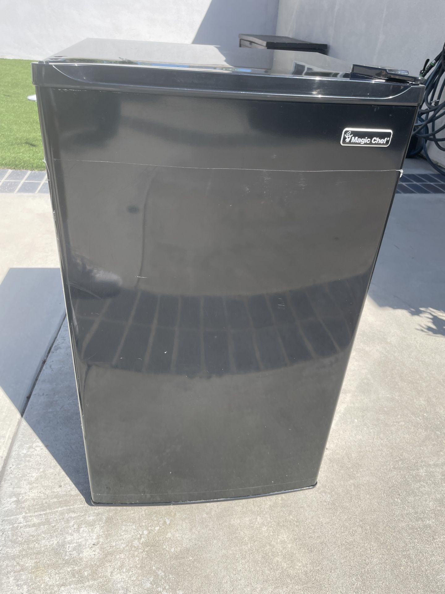 Magic chef Mini Fridge In Black