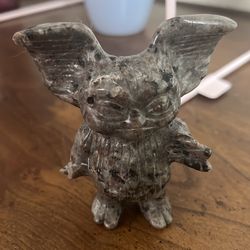 Uv reactive rock statue