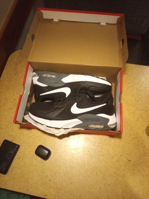 Size 12 BRAND NEW AIR. MAX 95 EXCEE !!!