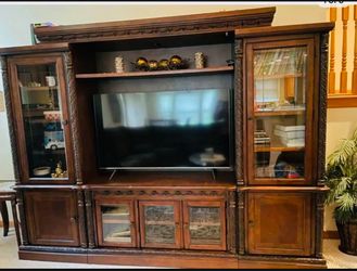 ENTERTAINMENT CENTER ASHLEY