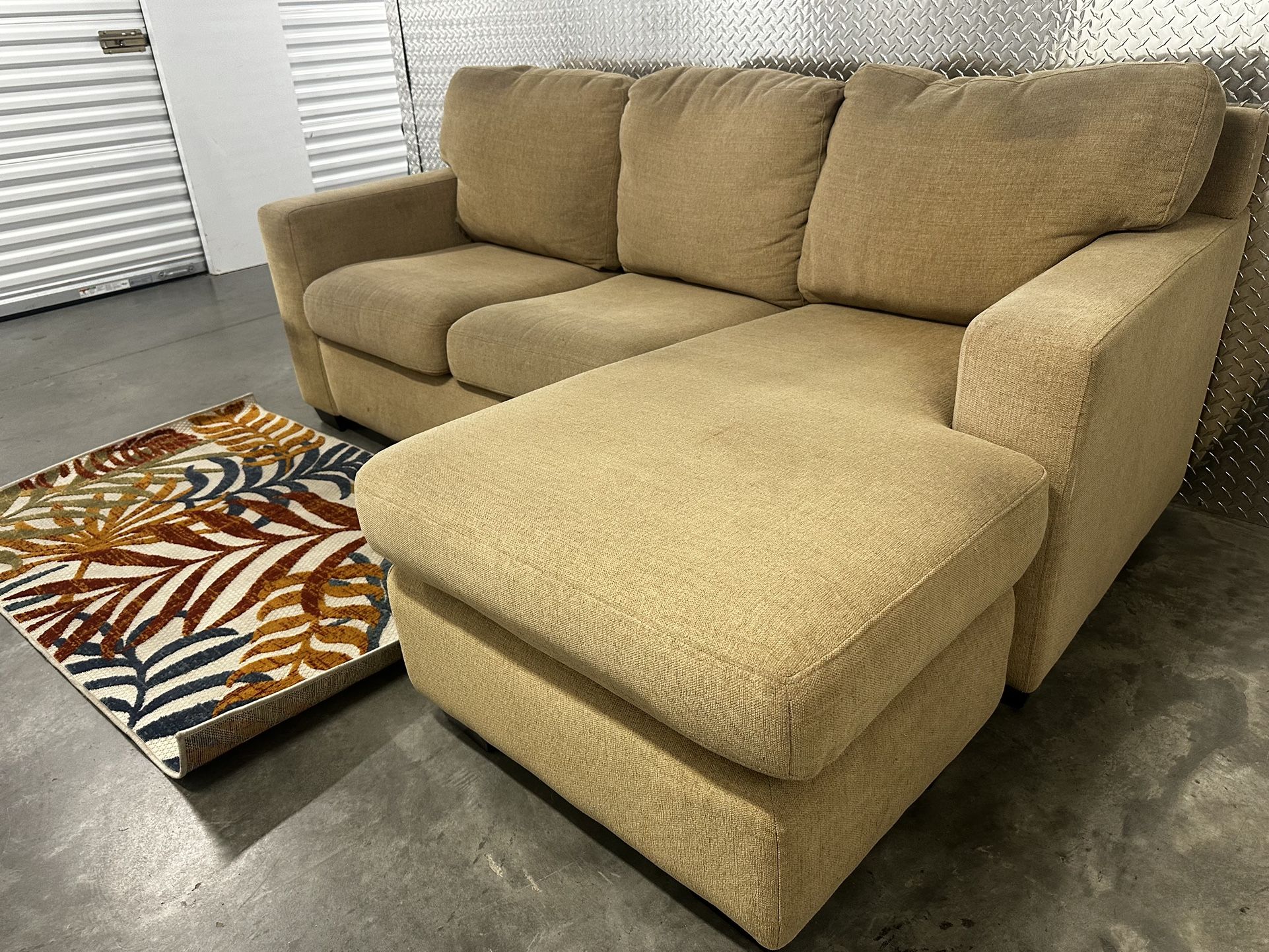 TAN SECTIONAL COUCH W/ FREE DELIVERY 