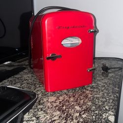 Frigidaire 6 can Mini Fridge