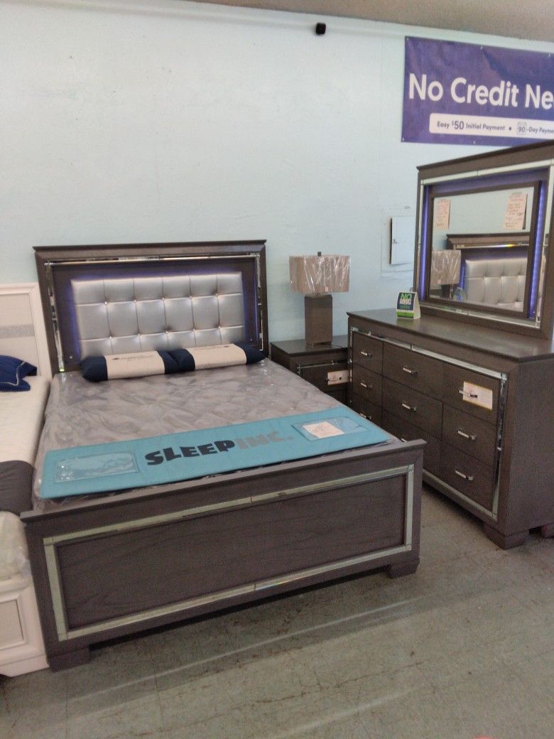 😍 Queen Lighted Bedroom Set