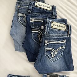 Rock Revival/Pistola/Gap/Levi