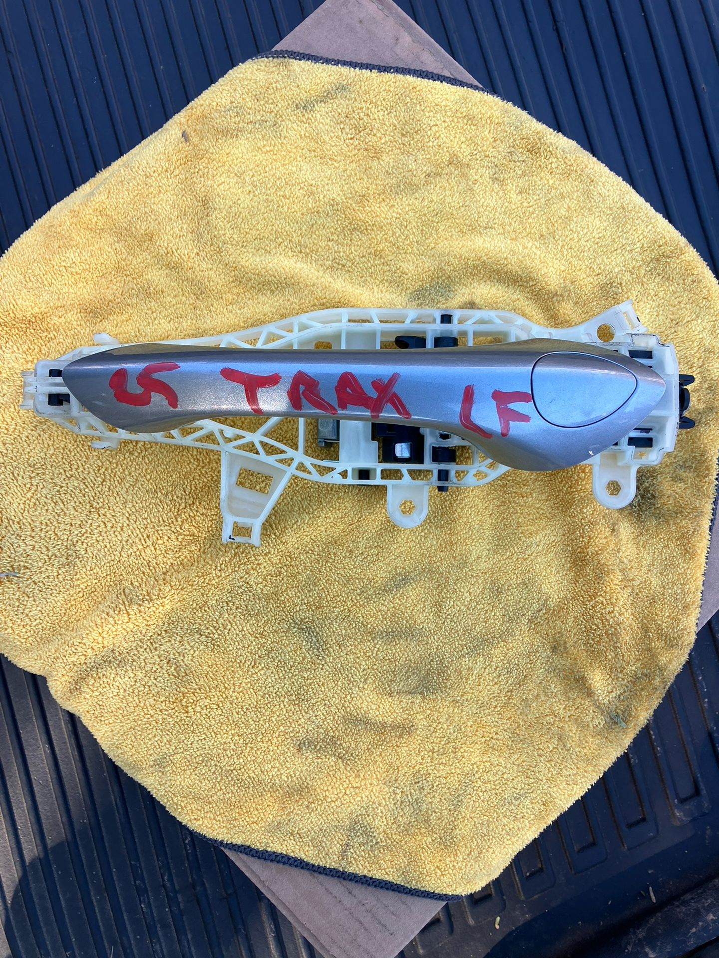 2024-2025 Chevrolet Trax Left Driver Side Door Handle 