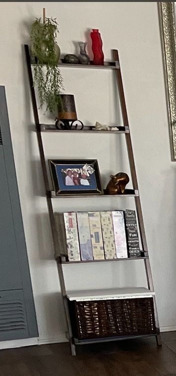 Solid Wood Leaning Ladder Shelf
