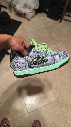 Heelys youth Size 4
