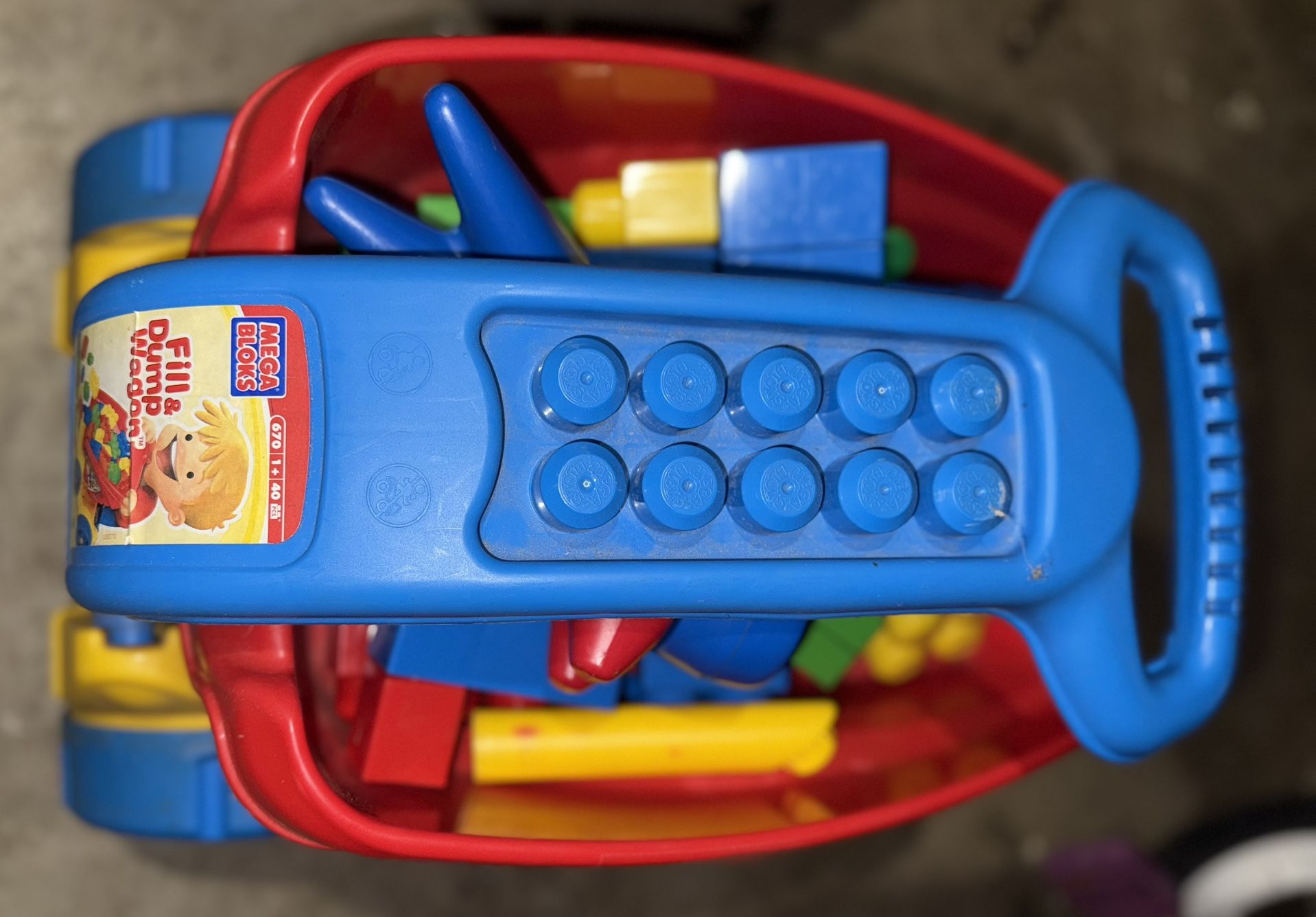 Mega Blocks Fill & Dump Wagon