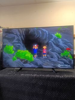 65 inch Roku 4k smart beautiful tv comes with remote control shows great quality clear picture works perfect guaranteed